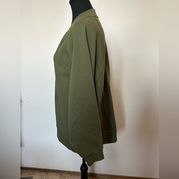 GAP army green button-up cardigan sweatshirt. PTP 23 - Picture 2 of 5
